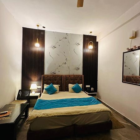Shivjot Hotel Kharar Exterior photo