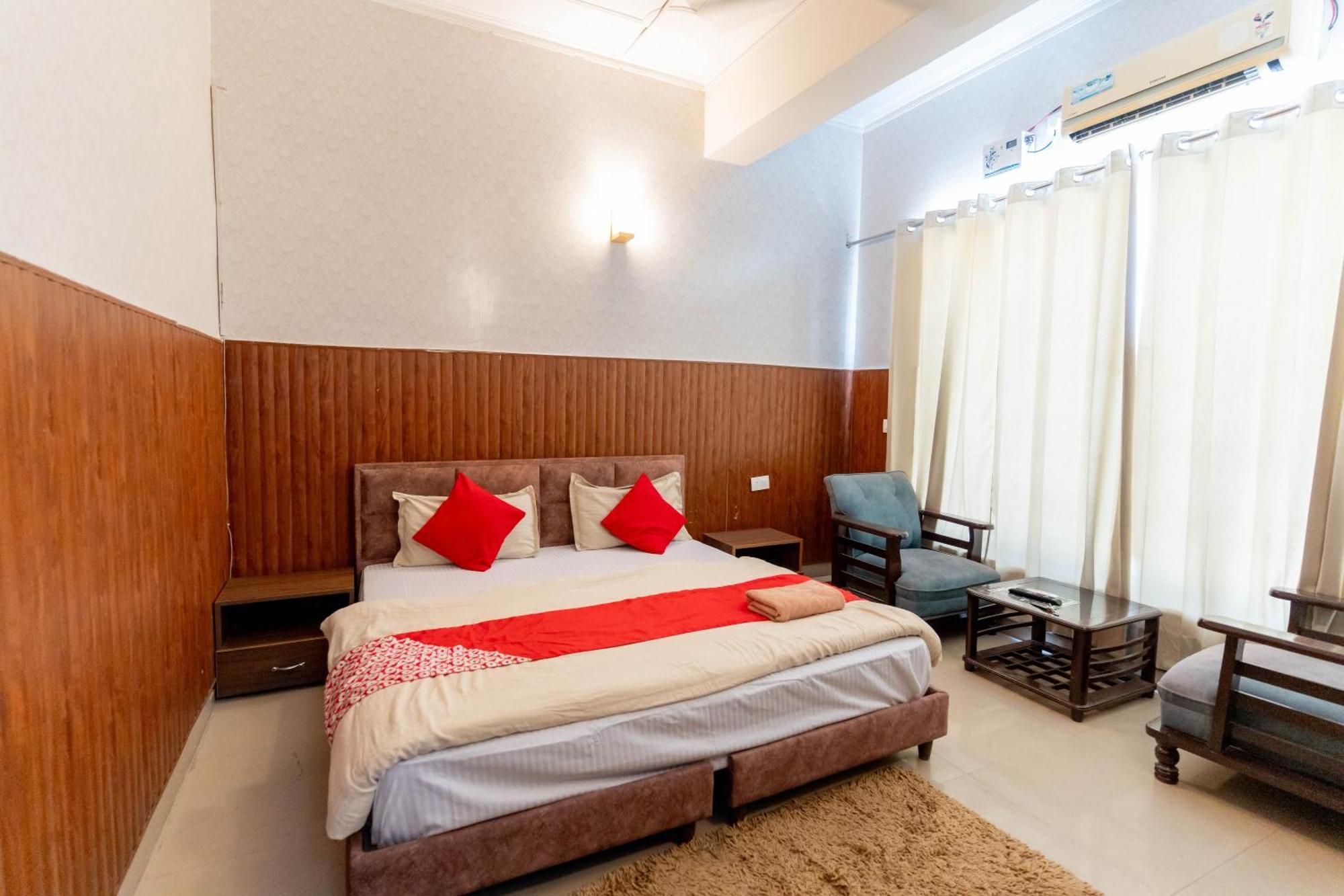 Shivjot Hotel Kharar Exterior photo