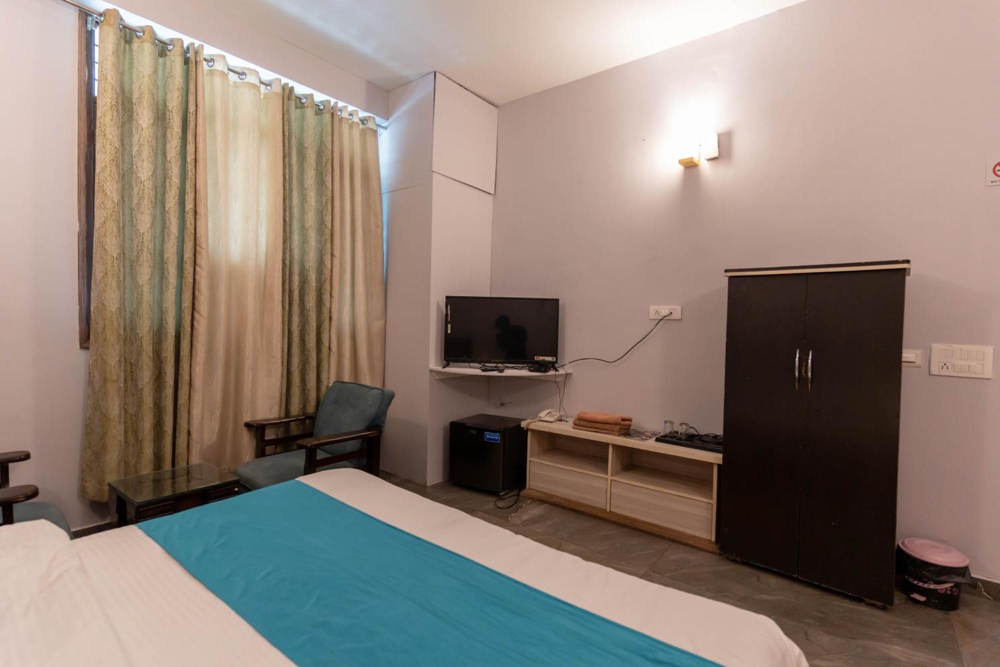 Shivjot Hotel Kharar Exterior photo